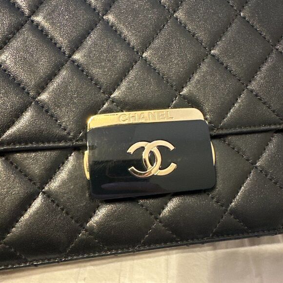 Chanel large beauty lock Flap bag - Picture 7 of 7